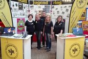 Foto: Messestand Bürgermesse Stadtjugendring Teammitglieder auf dem Messestand der Schneverdinger Bürgermesse.